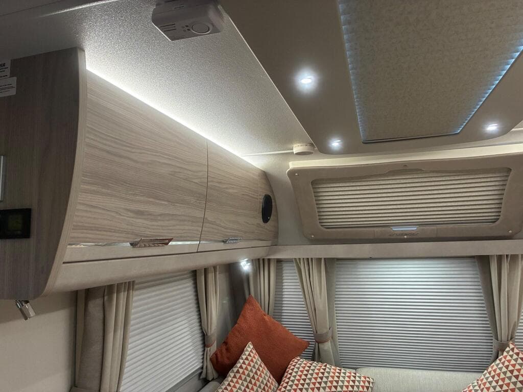 Elddis Crusader - image 20